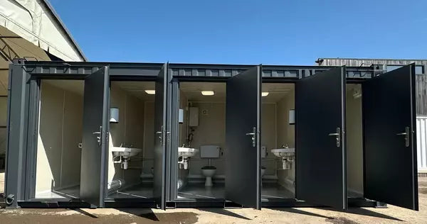 Bloque de sanitarios de 20 pies