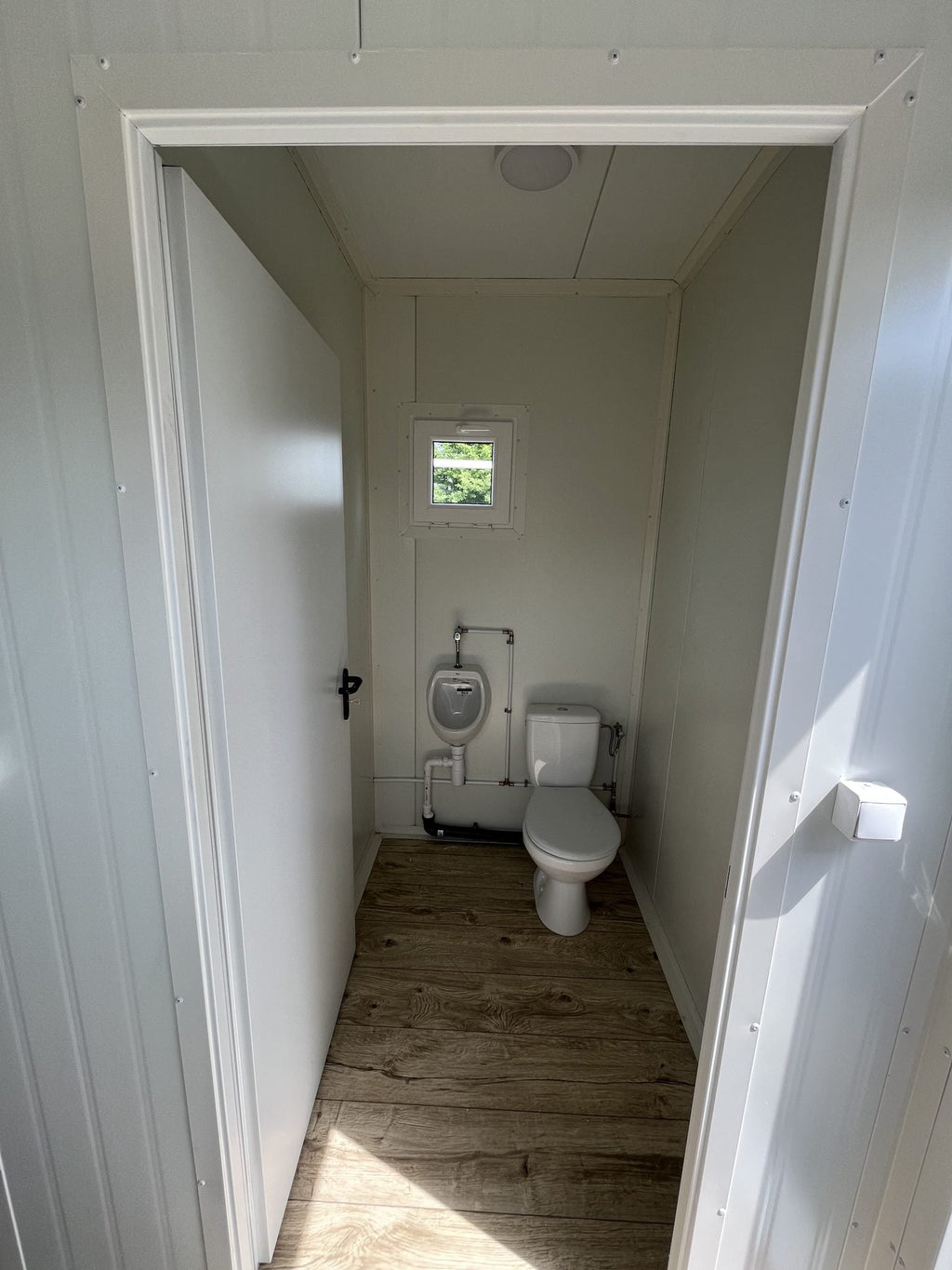 ontenedor sanitario-2 urinarios-2 inodoros-2 lavabos-ducha con caldera (4x3x2,9m)