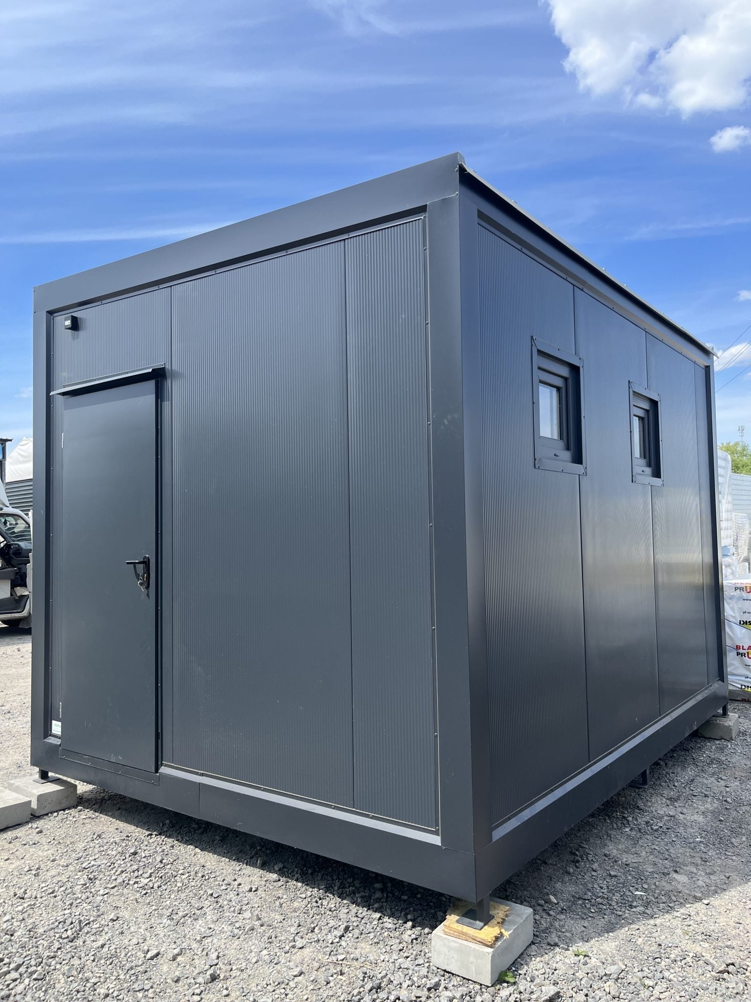 ontenedor sanitario-2 urinarios-2 inodoros-2 lavabos-ducha con caldera (4x3x2,9m)