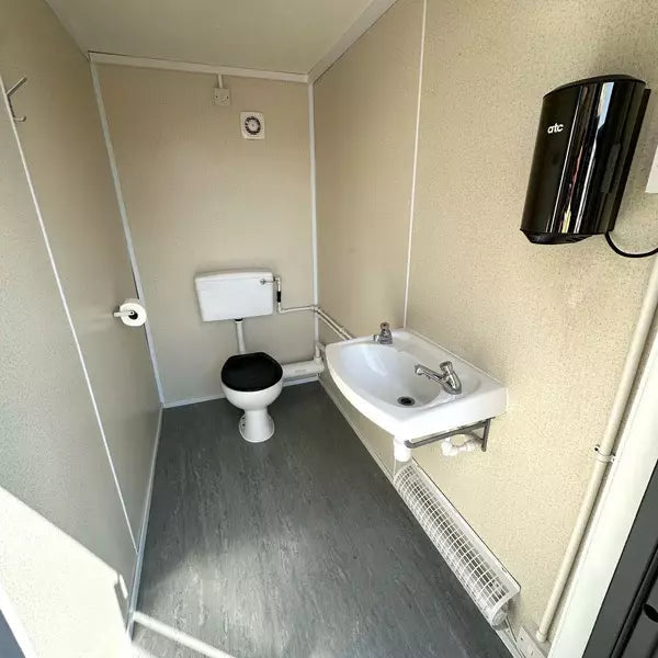 Bloque de sanitarios de 20 pies