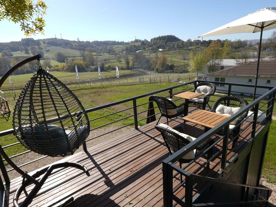 Cafetería contenedor con porche y terraza