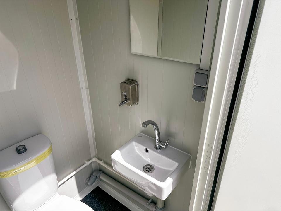 Contenedor sanitario de doble wc (220x120m)nuevo