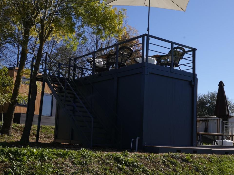 Cafetería contenedor con porche y terraza
