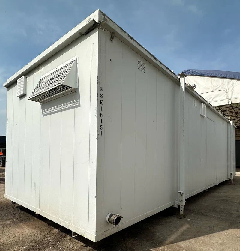 Contenedor de oficina 9,7 x 3 m con sanitarios