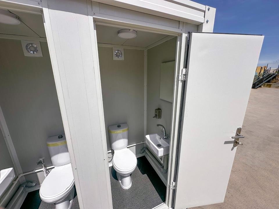 Contenedor sanitario de doble wc (220x120m)nuevo