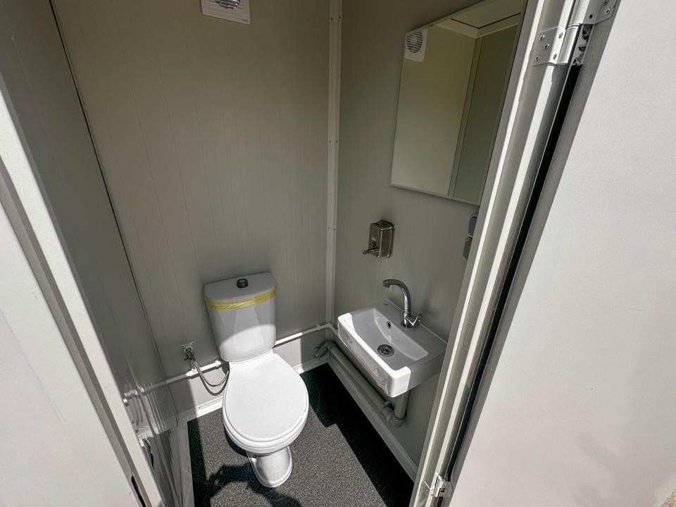 Contenedor sanitario de doble wc (220x120m)nuevo