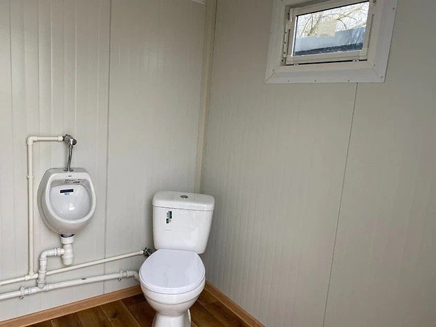 Contenedor sanitario con doble cabina wc