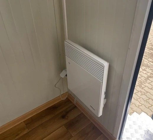 Contenedor sanitario con doble cabina wc