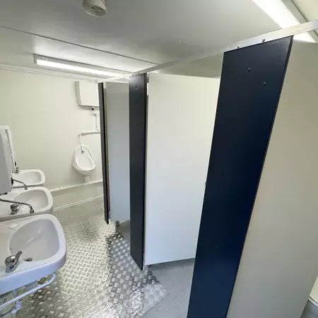 Bloque de sanitarios 3 + 1 4,8 x 2,7 m