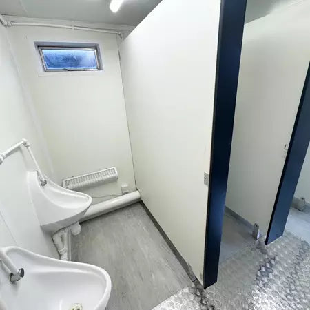 Bloque de sanitarios 3 + 1 4,8 x 2,7 m