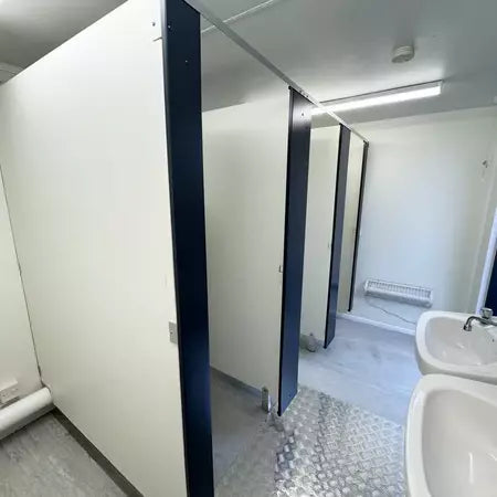 Bloque de sanitarios 3 + 1 4,8 x 2,7 m