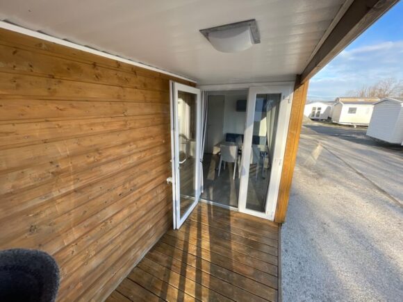 Casas Contenedoras IRM con Terraza de Madera