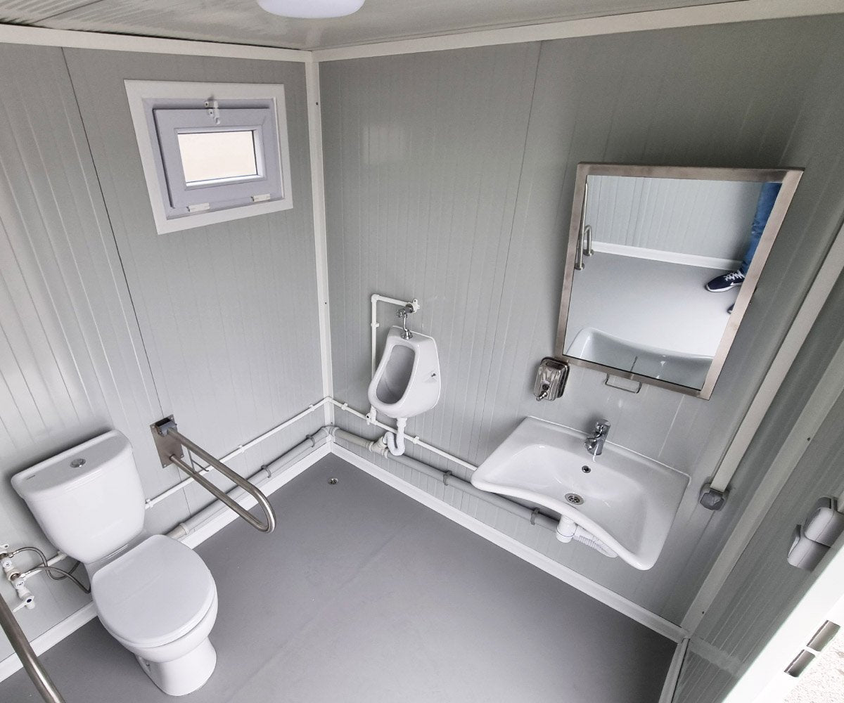 Contenedor sanitario accesible para personas con discapacidad, con rampa y agua caliente