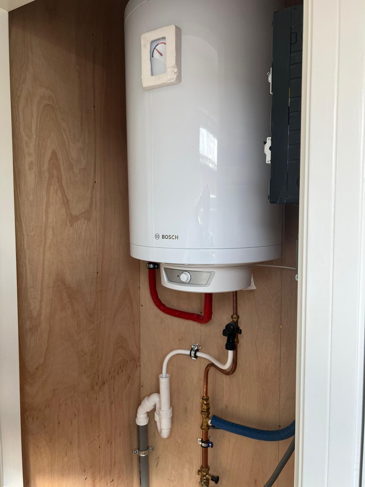 Pequeña casa con marco de plástico